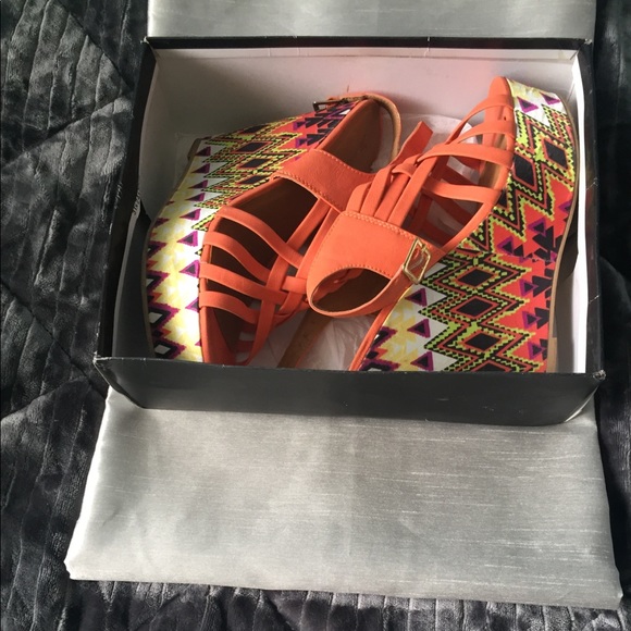 Funky wedges - Picture 2 of 4